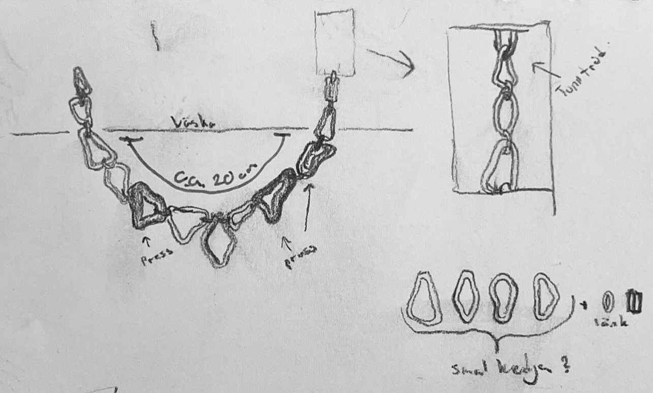 Pencil sketch of a chain with triangular links, with measurements